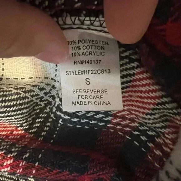 Urban Daizy Cropped Plaid Shacket. NWT. Size Small - Picture 3 of 4